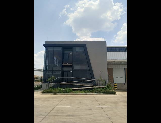 8,300M² WAREHOUSE TO LET IN AIRPORT PARK